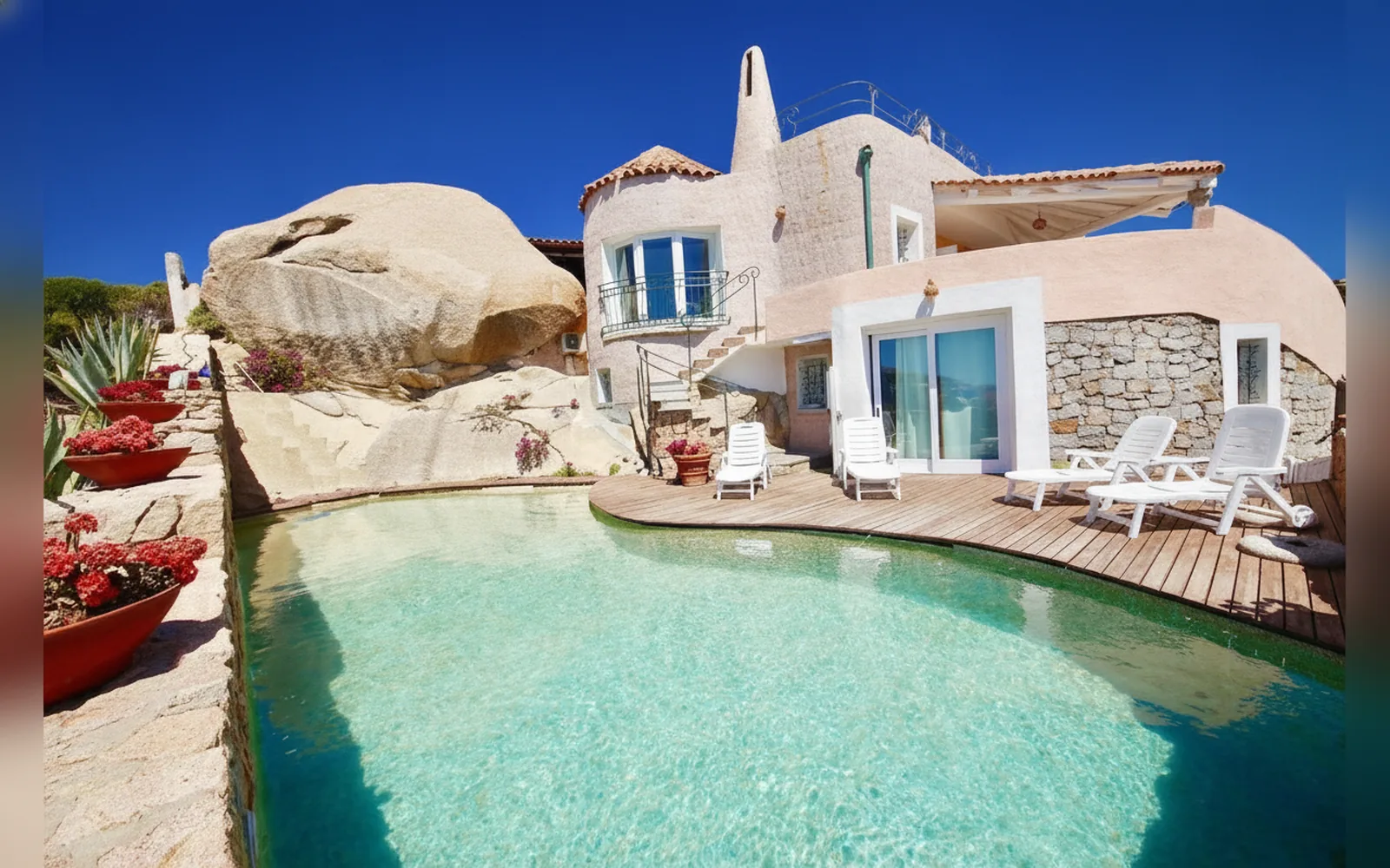 Esterni di Villa Nereide, Santa Reparata (Sardegna) (foto 1)
